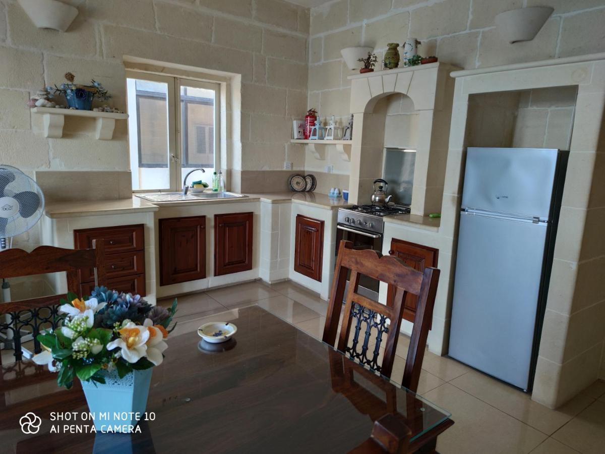 Seafront Two Bedroomed Apartment In Marsalforn Extérieur photo