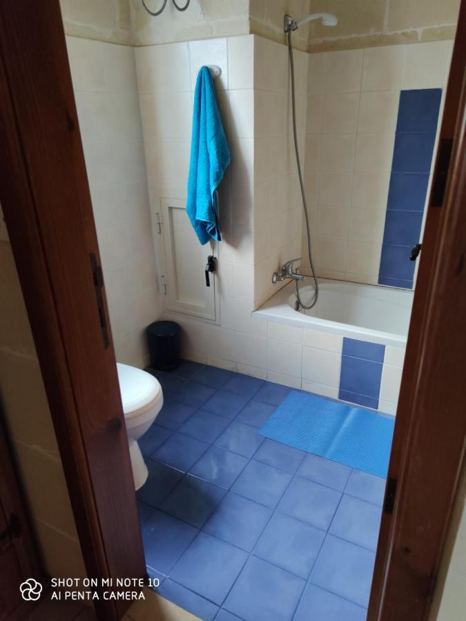 Seafront Two Bedroomed Apartment In Marsalforn Extérieur photo